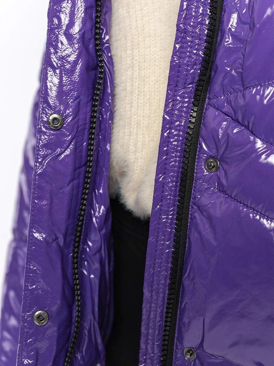 Куртка лилового цвета с глянцевым эффектом